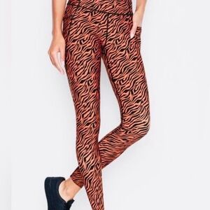 Victoria’s Secret High Rise 7/8 Tight Legging. Size S